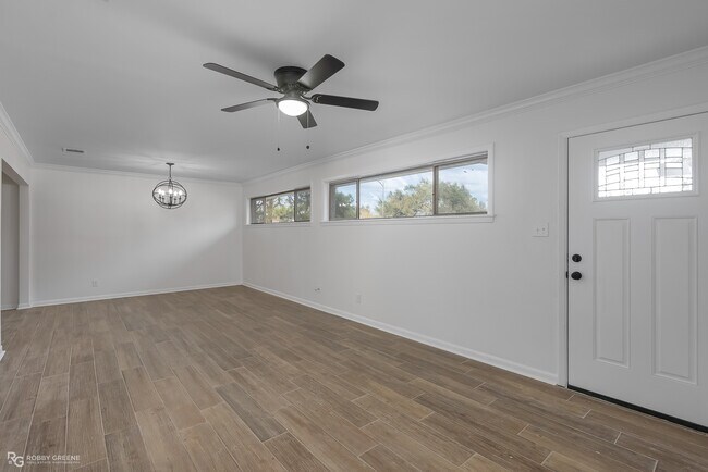 Building Photo - 1522 Captain Shreve Dr