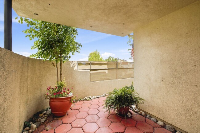 Building Photo - Modern 2 Bed / 2 Bath Condo with Private Patio in Desirable Le Parc Community – Chino Hills