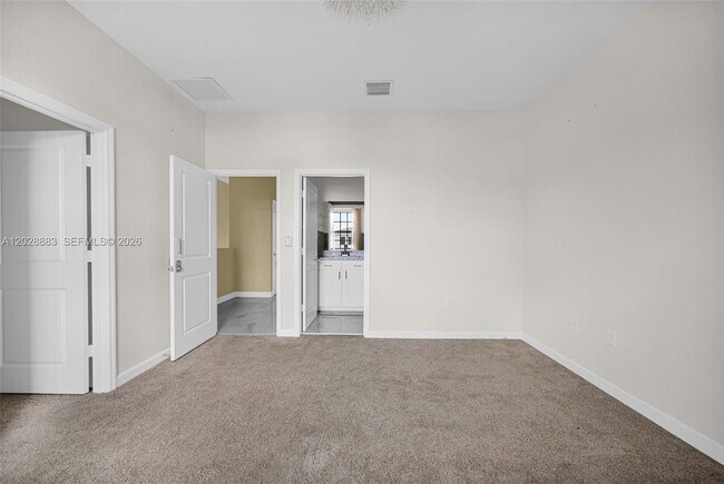 Building Photo - 1130 SW 6th Ct