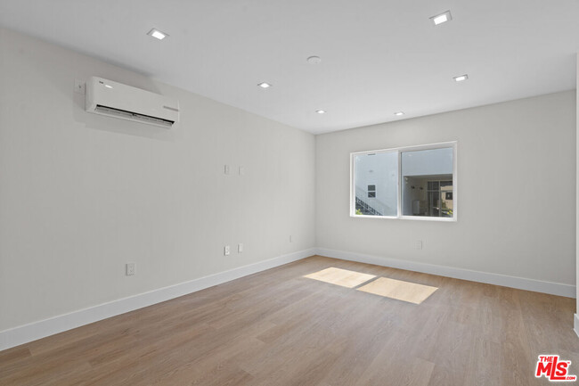 Building Photo - 420 S Sepulveda Blvd