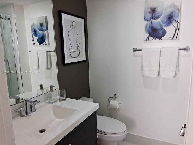 Building Photo - 7827 Sanibel Dr