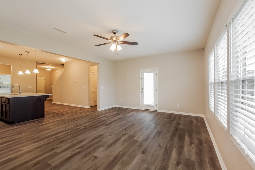 Building Photo - 4014 Tersk Dr