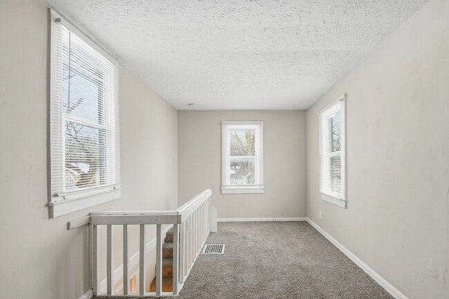 Building Photo - 1343 Edgemont Ave