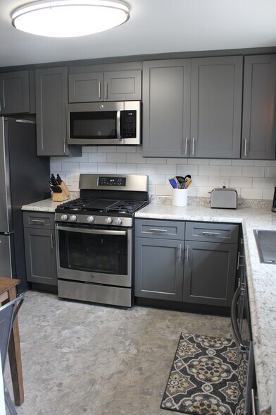 Building Photo - 1130 W 35th St