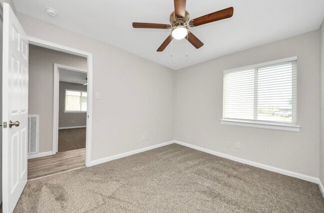 Building Photo - 9638 Ravensworth Dr