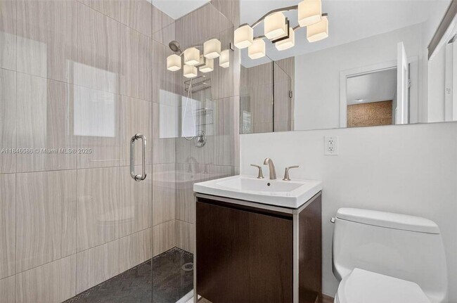 Building Photo - 539 Menendez Ave