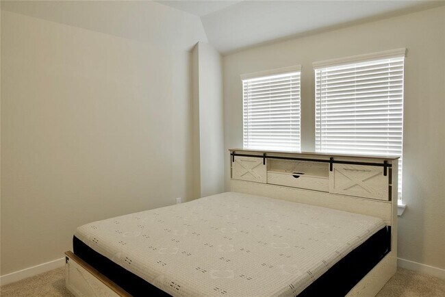 Building Photo - 3207 Tilley Dr