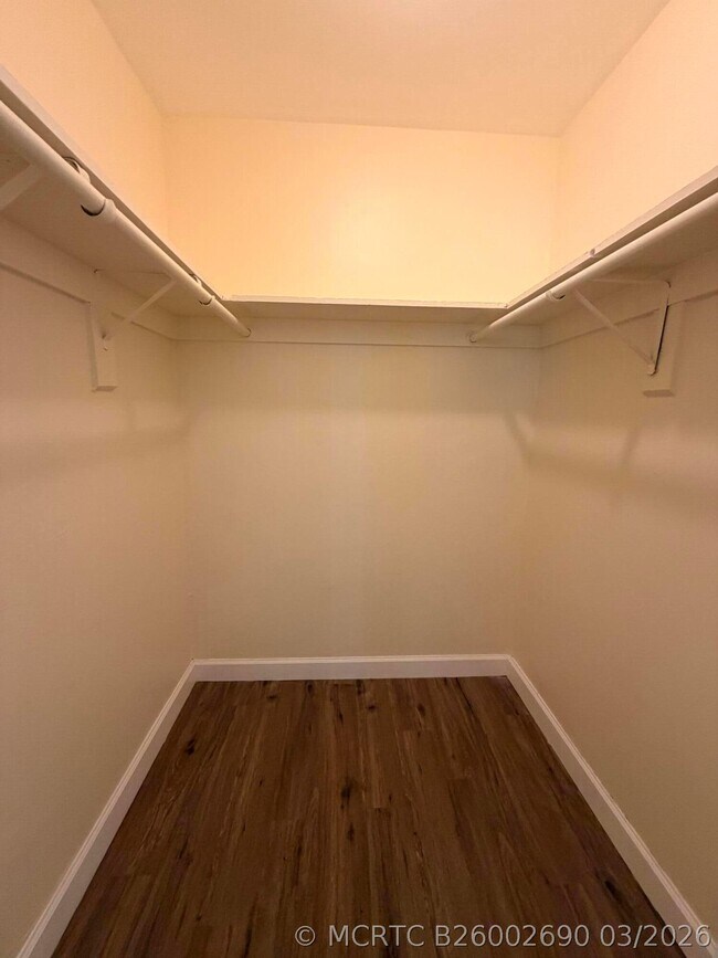 Building Photo - 1505 Crescent Cir