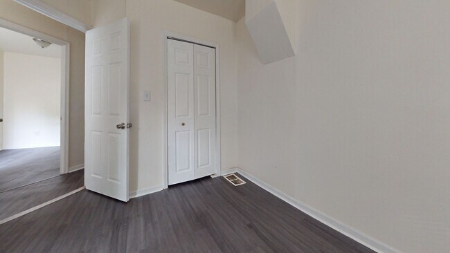 Building Photo - 6047 Delancey St