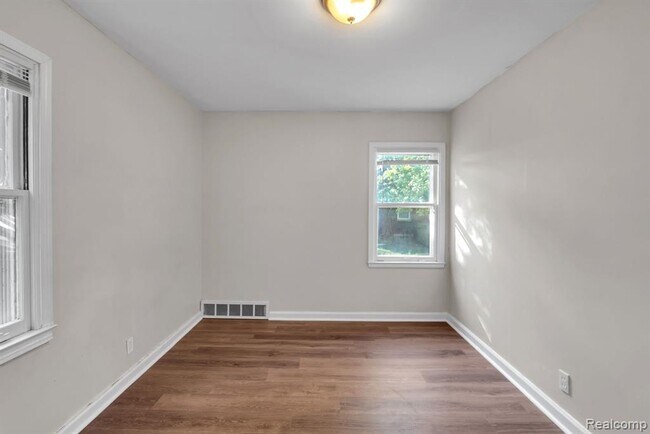 Building Photo - 1109 Shadowlawn St