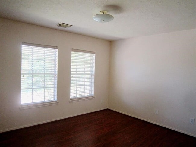 Building Photo - 3514 Parkshire Dr