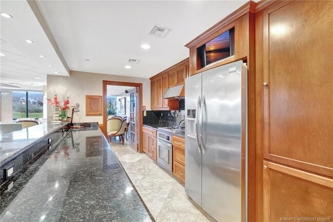 Building Photo - 9500 S Ocean Dr