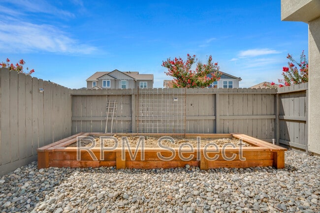 Building Photo - 567 Datura Dr