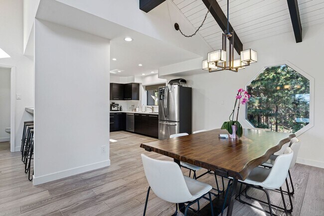 Building Photo - 3 Bed 2 Bath Seasonal Rental