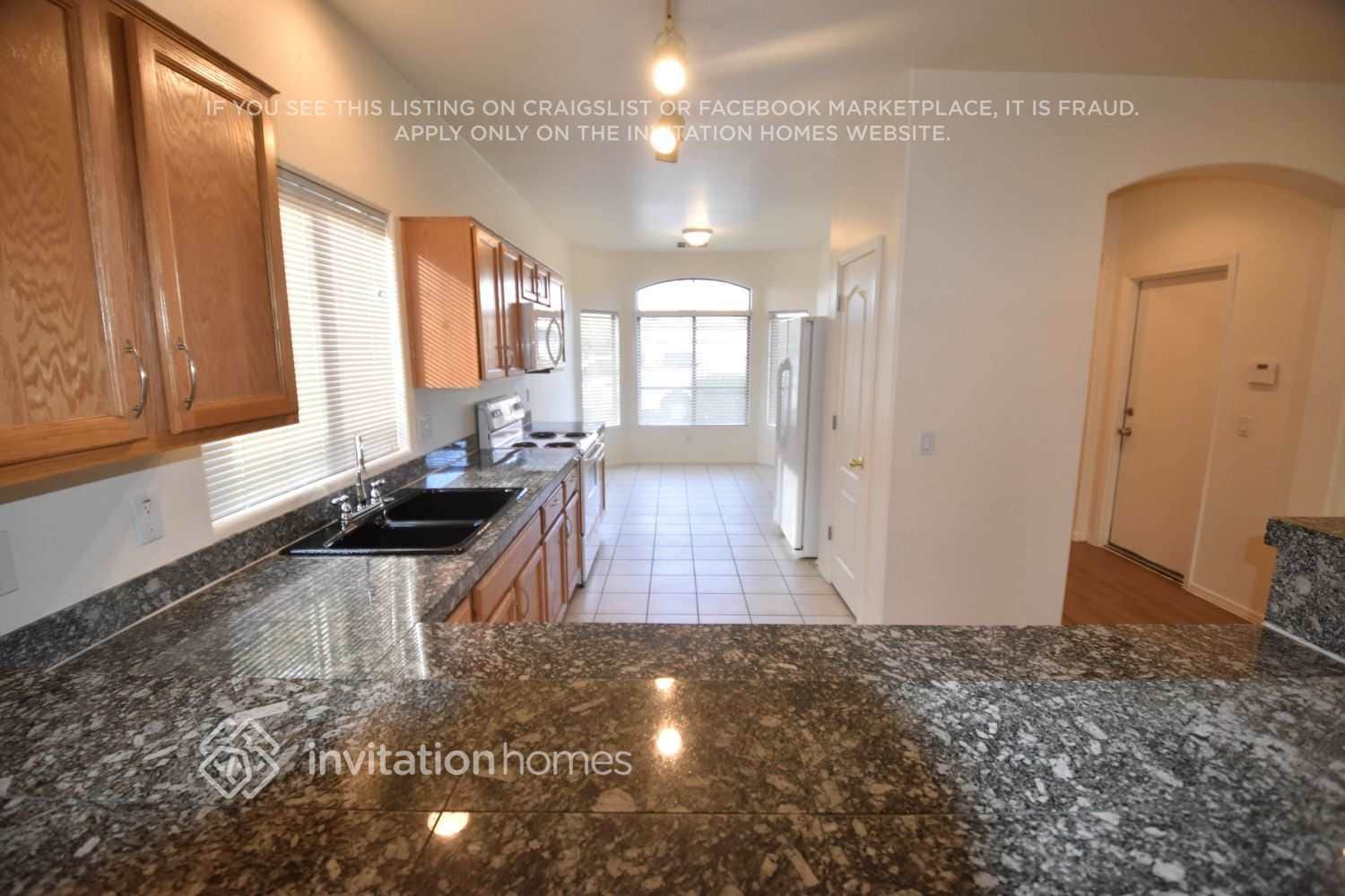 Building Photo - 2213 W Carolina Dr