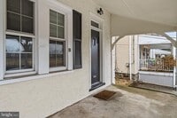 Building Photo - 716 E Railroad Ave