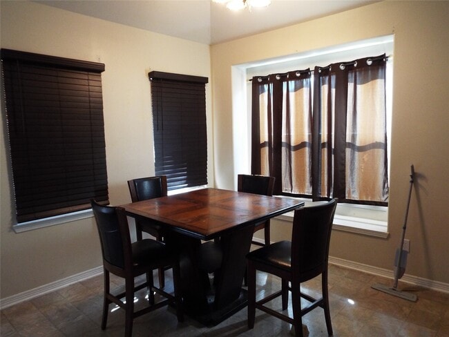 Building Photo - 2207 Brimmage Dr