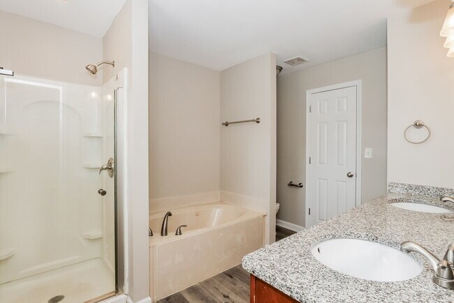 Building Photo - 6667 Kentbrook Dr