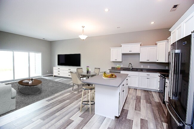 Building Photo - Exquisite 2- Bedroom Home with Modern Eleg...
