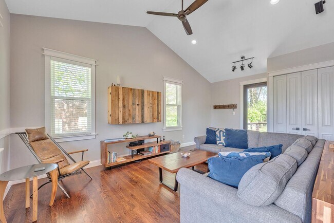 Building Photo - 6416 Edsel Dr