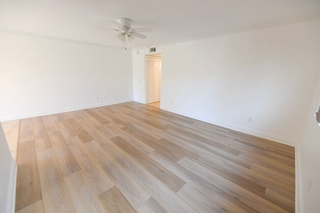 Building Photo - 251 Avenida Madrid