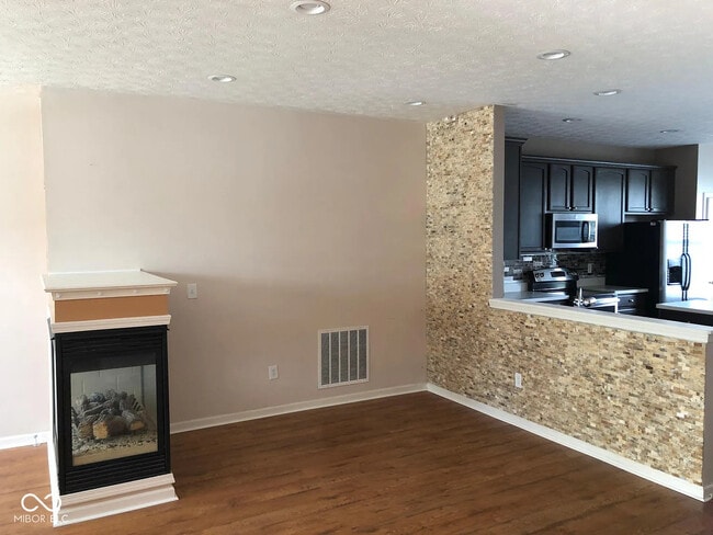 Building Photo - 13861 Willesden Cir