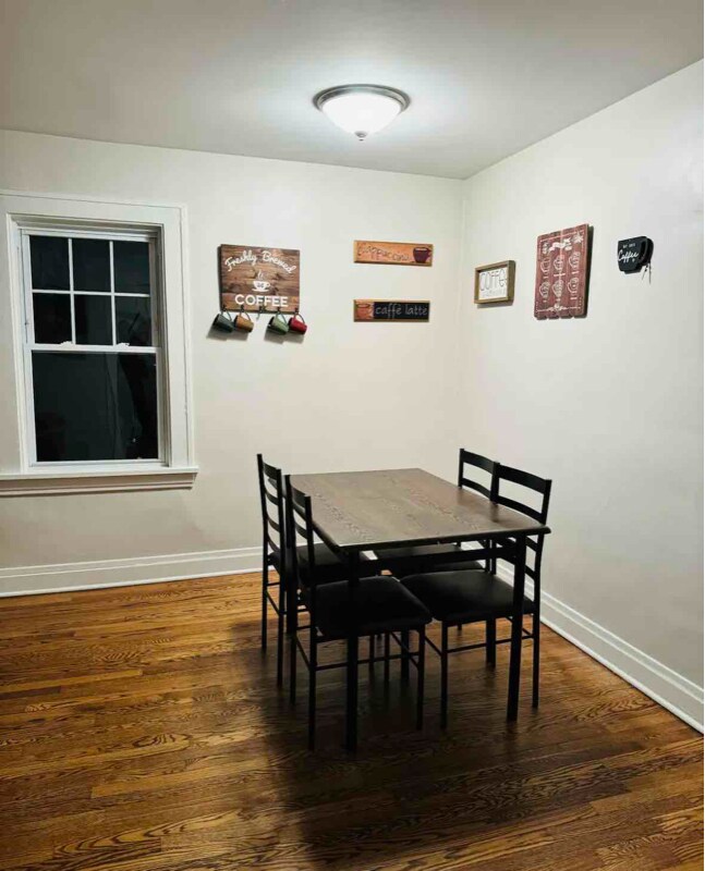 Building Photo - 161 E North Ave