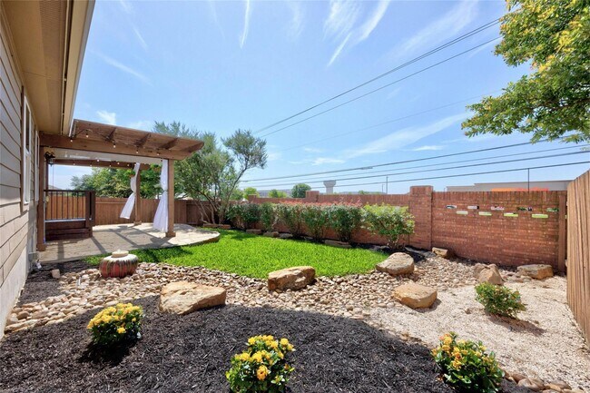 Building Photo - 1701 Hidden Springs Path