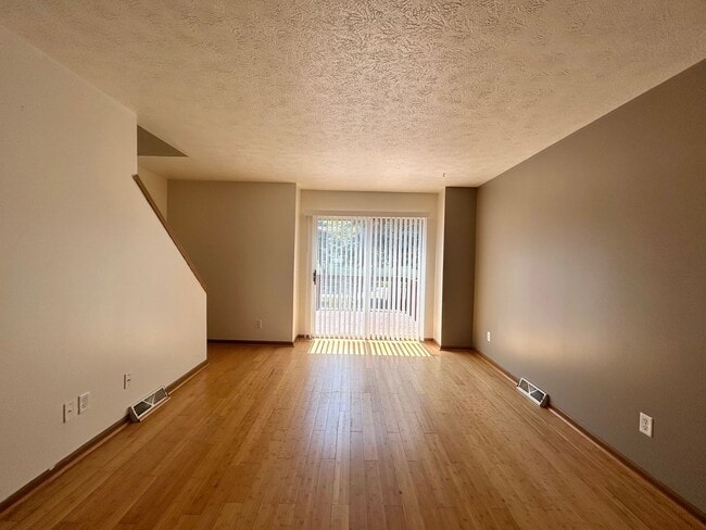 Building Photo - Two Bedroom Home in Southwest Grand Rapids