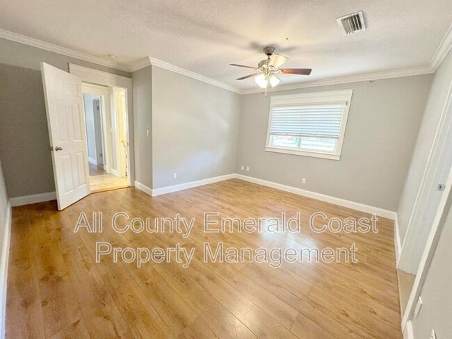 Building Photo - 847 Kell Aire Dr