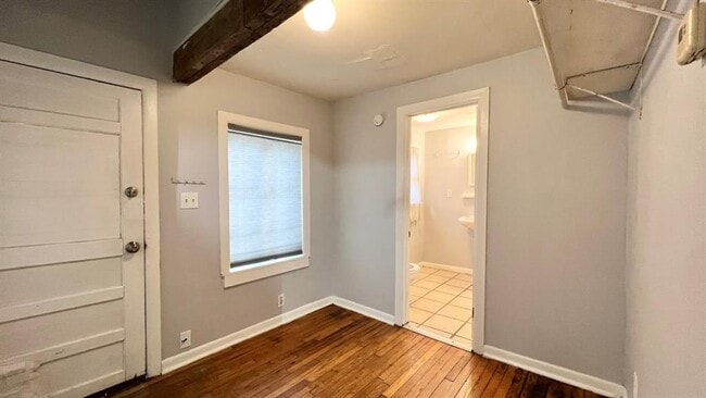 Building Photo - 2104 W 7th St