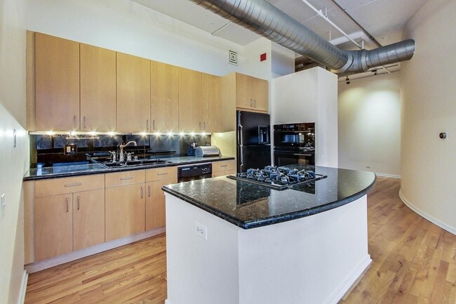 Building Photo - 130 S Canal St