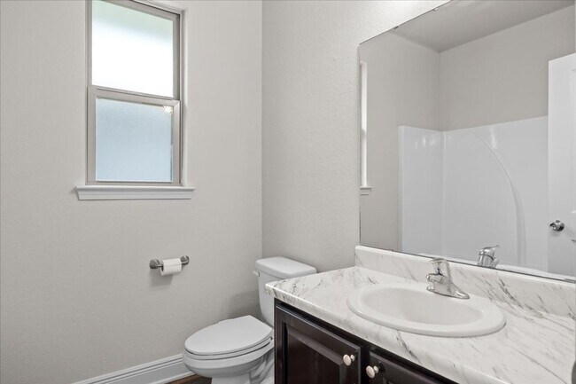 Building Photo - 3 bedroom 2 bathroom- GREAT Location in Pace!