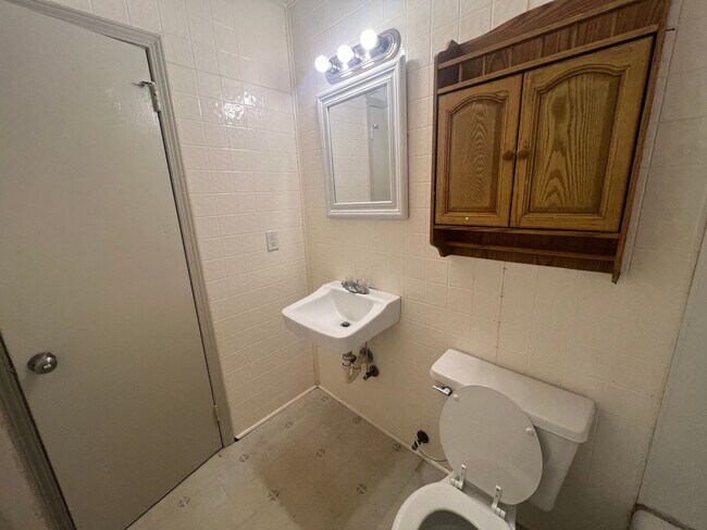 Building Photo - 3 bedroom 2 bathroom home