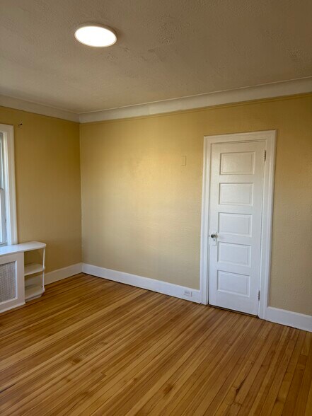 Building Photo - 45 Underhill St