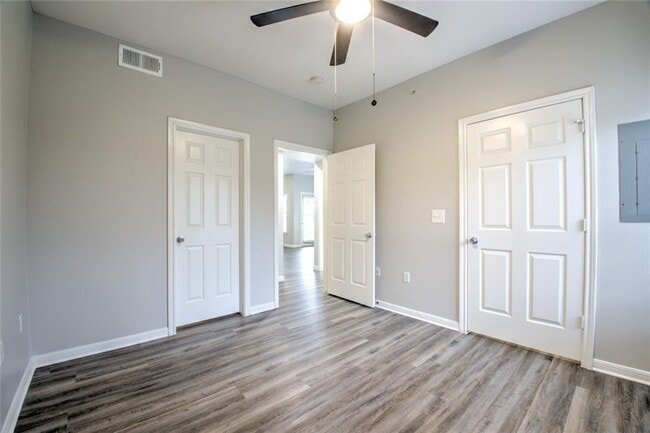 Building Photo - 2320 Gracy Farms Ln