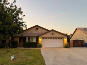 Building Photo - Beautifully Maintained 3-Bedroom Plus Offi...
