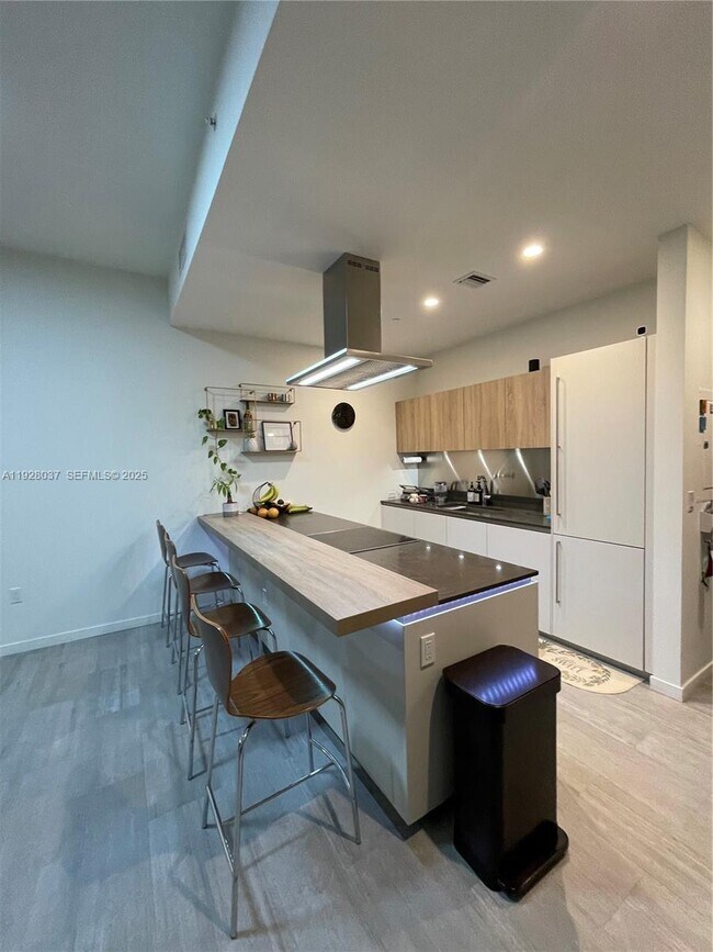 Building Photo - 1000 Brickell Plaza