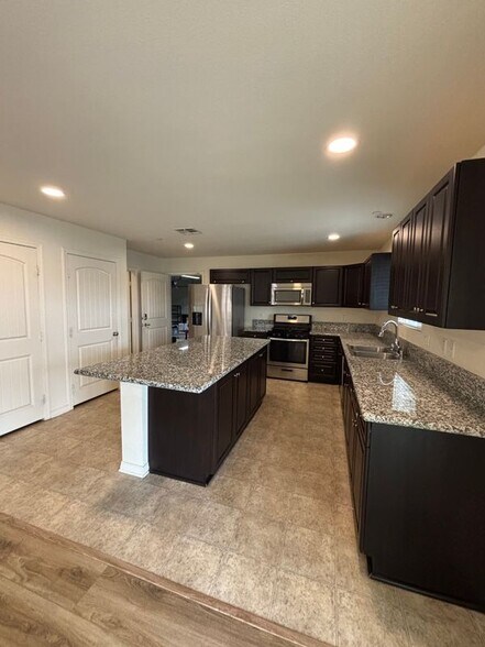 Building Photo - 12828 Shawnee