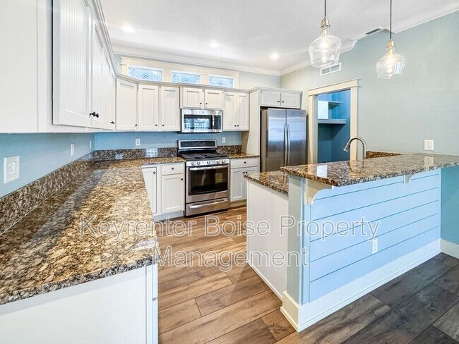 Building Photo - 998 E Shadow Creek Ln