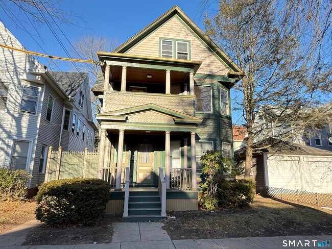 Building Photo - 867 Elm St