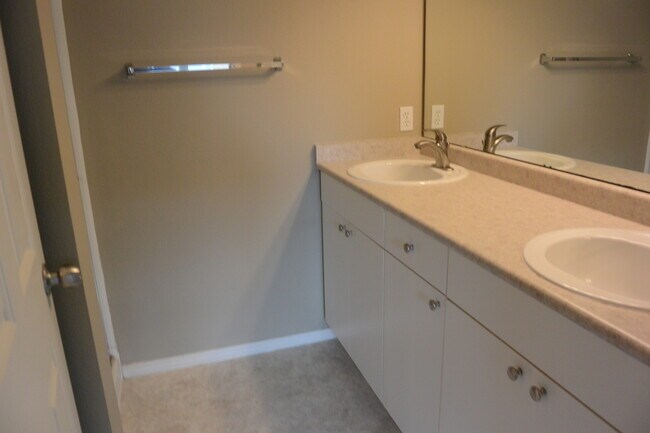 Building Photo - 714 SE Fairwinds Loop