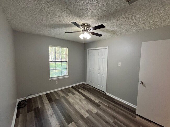 Building Photo - 16 Eastwood Dr