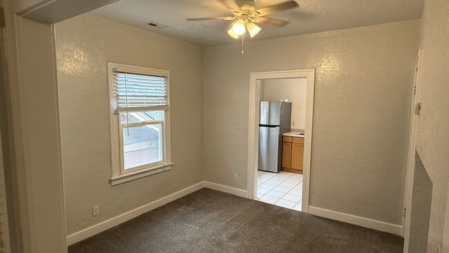 Building Photo - 431