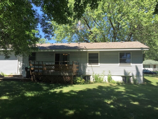 Building Photo - 3 BR / 1 BA Home w/ Fenced Backyard & 2-Car Garage in Spring Lake Park!