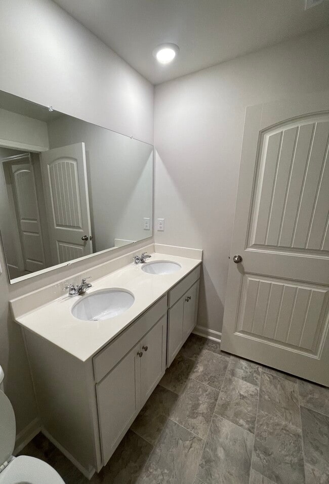 Building Photo - 308 Stoneybrook Dr