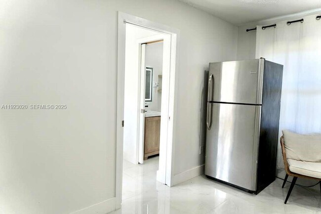 Building Photo - 1213 NW 6th Ave