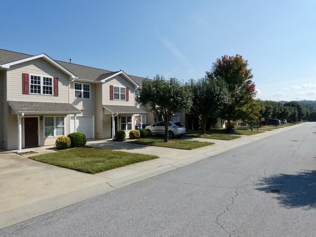 Building Photo - Great Townhouse - Convenient Arden Location