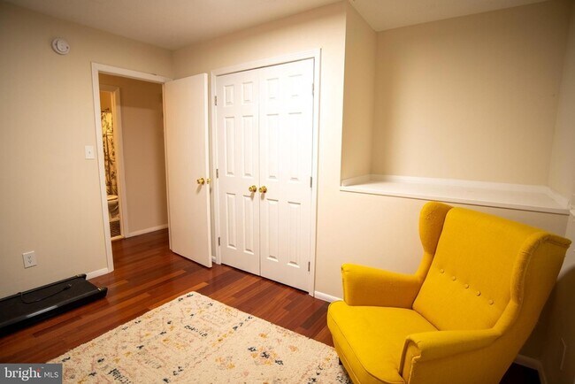 Building Photo - 10038 Chatelaine Cir