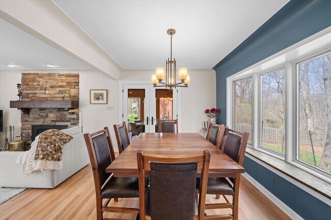 Building Photo - 2854 Parkridge Dr